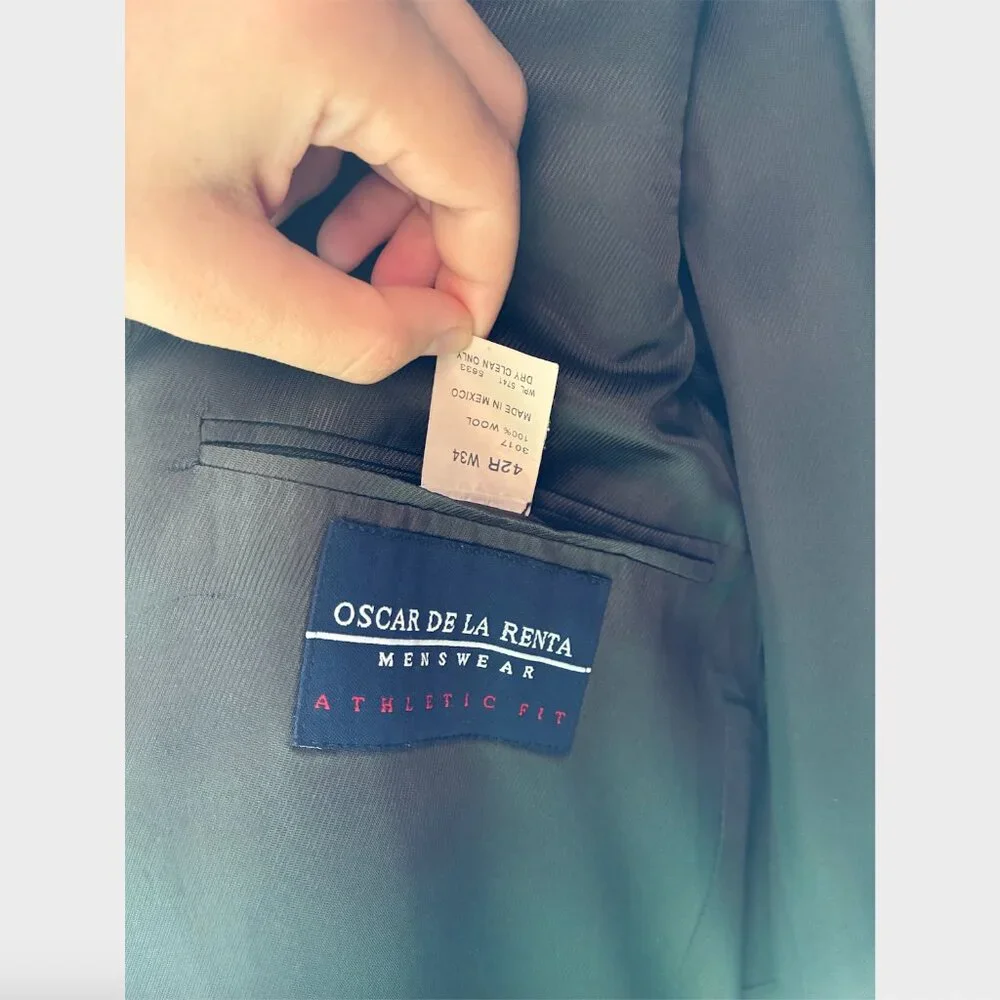 Oscar de la Renta Vintage Navy Wool Athletic Fit Blazer - Size 42R